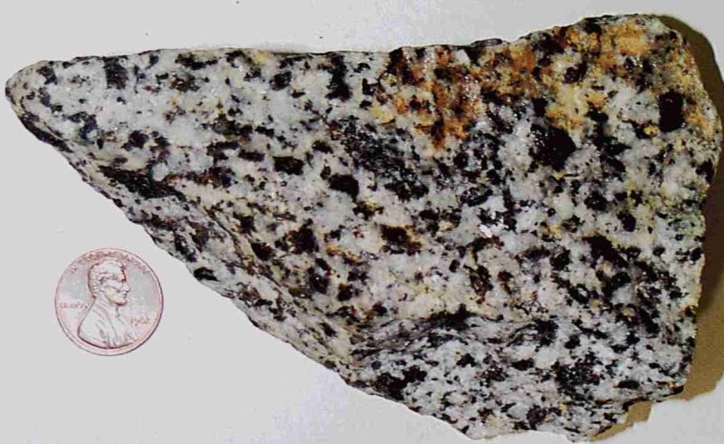 Пятнистый минерал