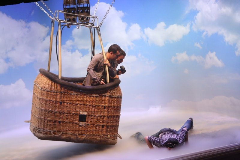 Люди в корзине воздушного шара