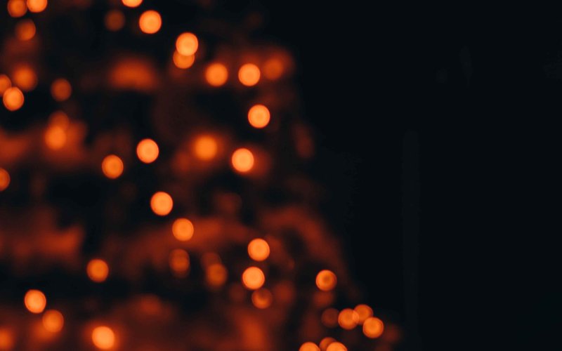 Огоньки на черном фоне