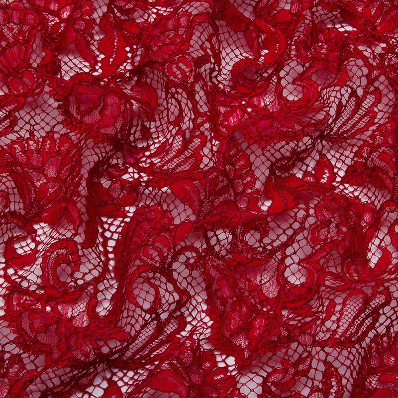 Красный гипюр
