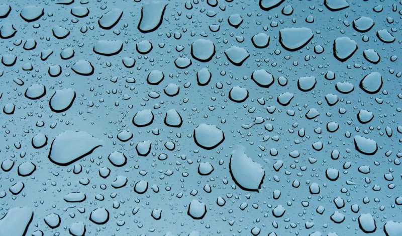 Капли на стекле