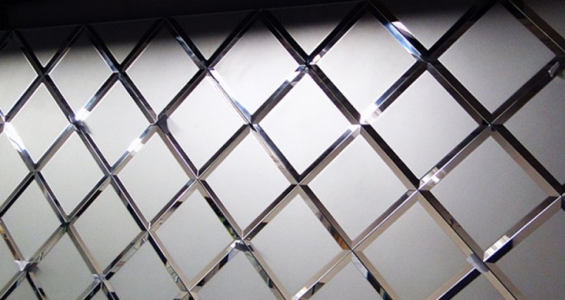 Зеркальное панно ромбы