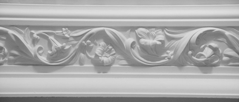 Потолочный плинтус лепнина
