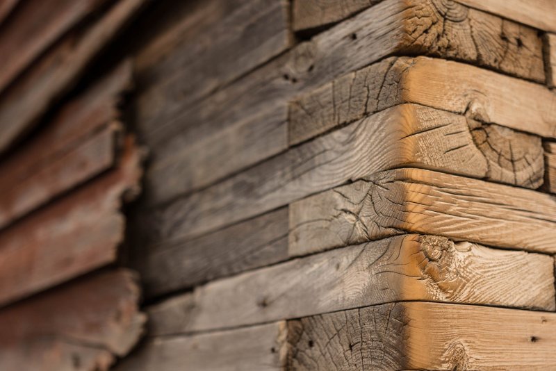 Деревянная стена