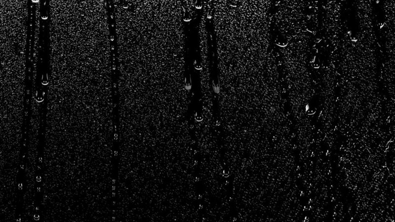 Капли на стекле