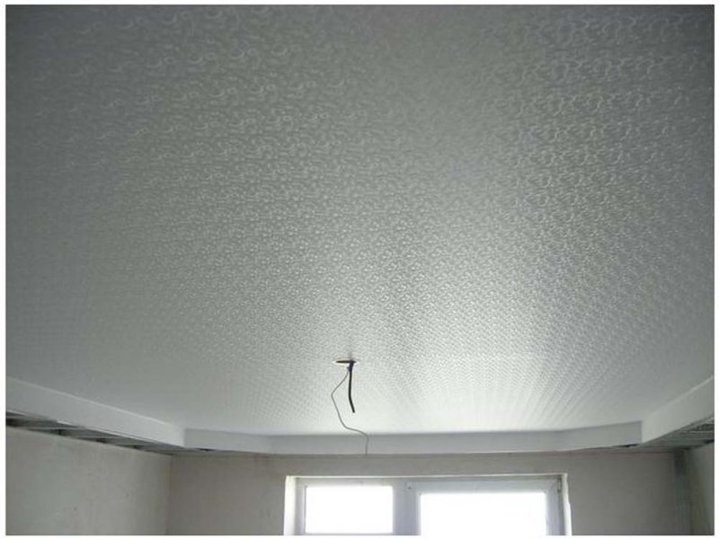 Матовый фактурный натяжной потолок