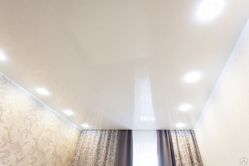 Натяжной потолок глянец