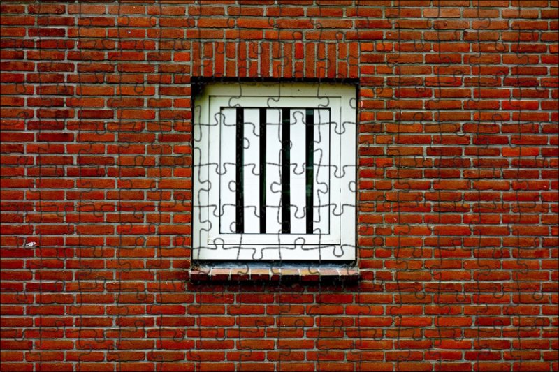 Кирпичная стена с окном