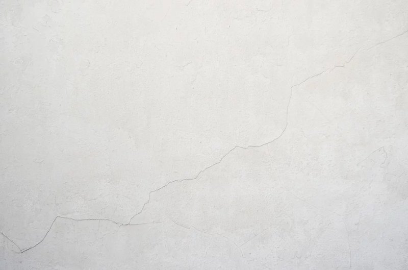 Белая стена