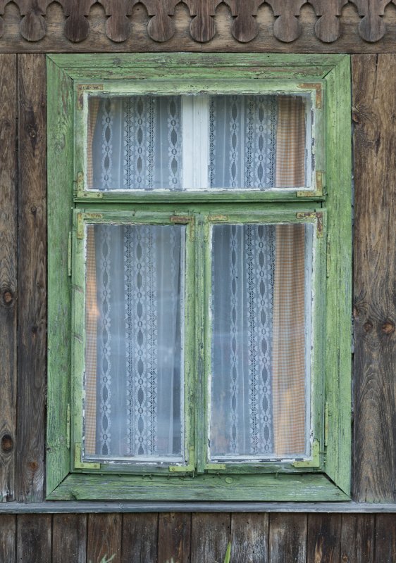 Старое окно снаружи