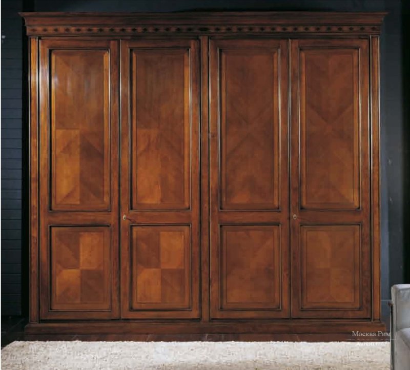 Шкаф деревянный