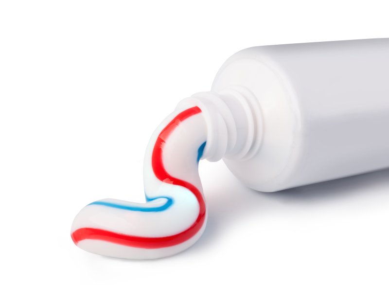 Тюбик зубной пасты