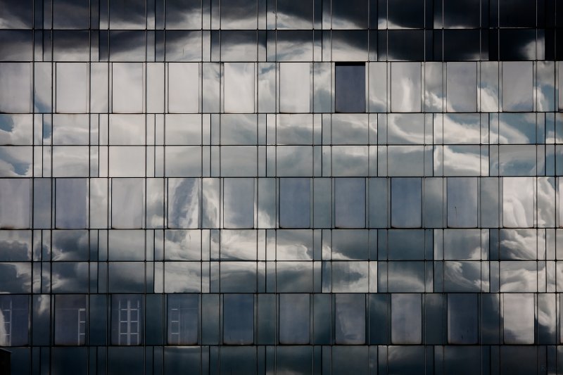 Стеклянное здание