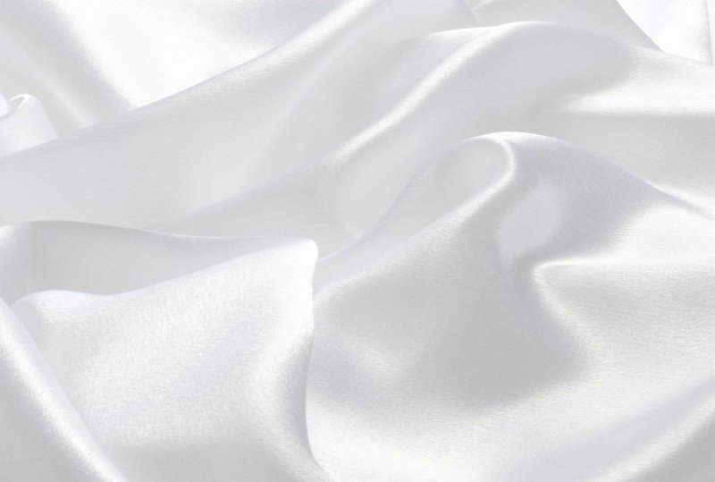 Белая атласная ткань