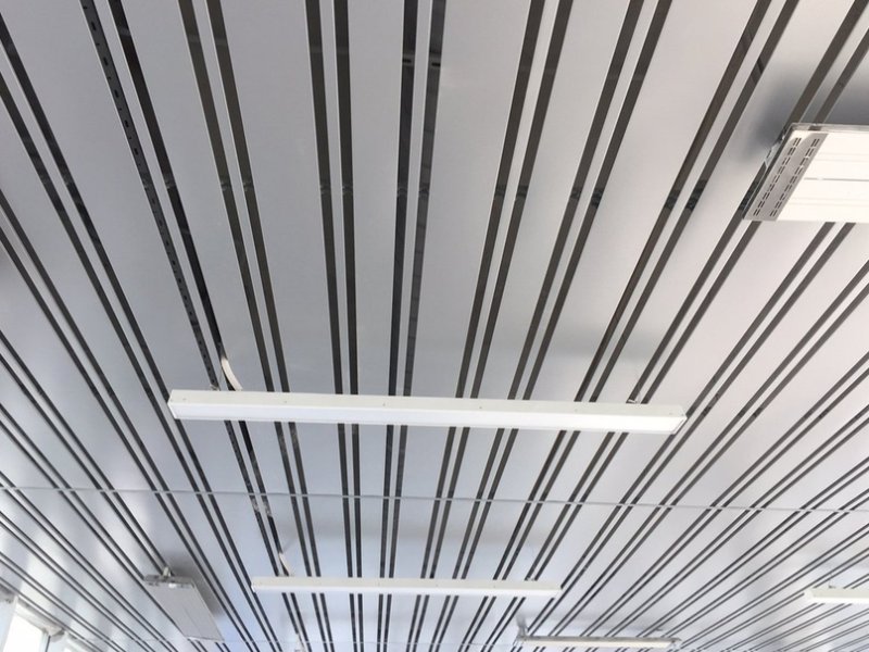 Кубообразный реечный потолок Албес