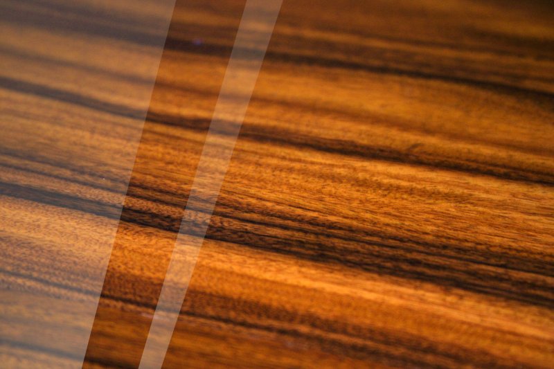 Лакированная деревянная поверхность