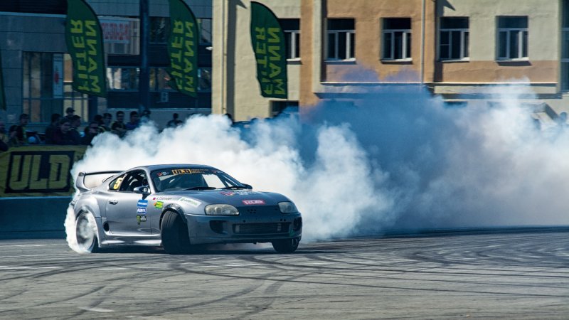 Машина в дрифте