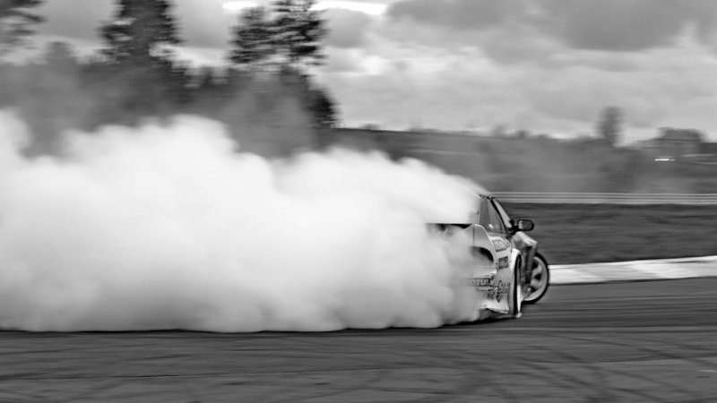 Дым из под колес