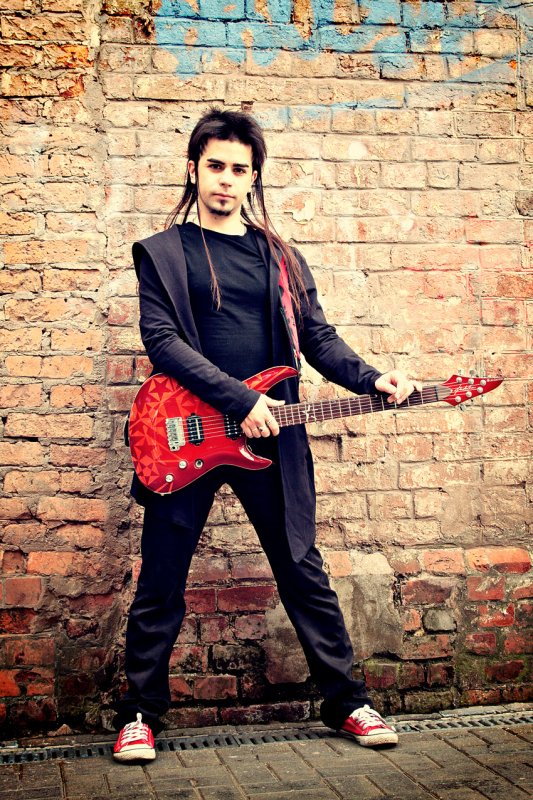 Изотов гитарист