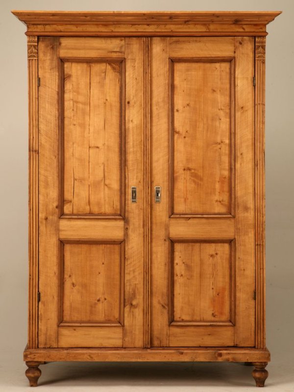 Платяной шкаф антик
