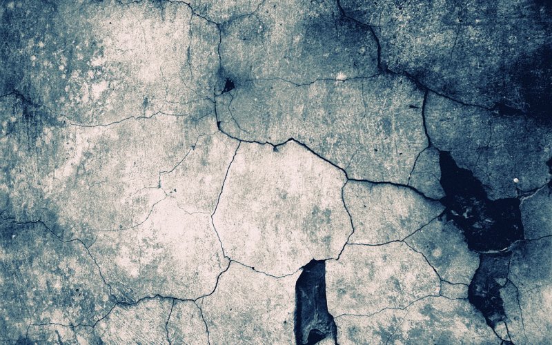 Трещина в стене