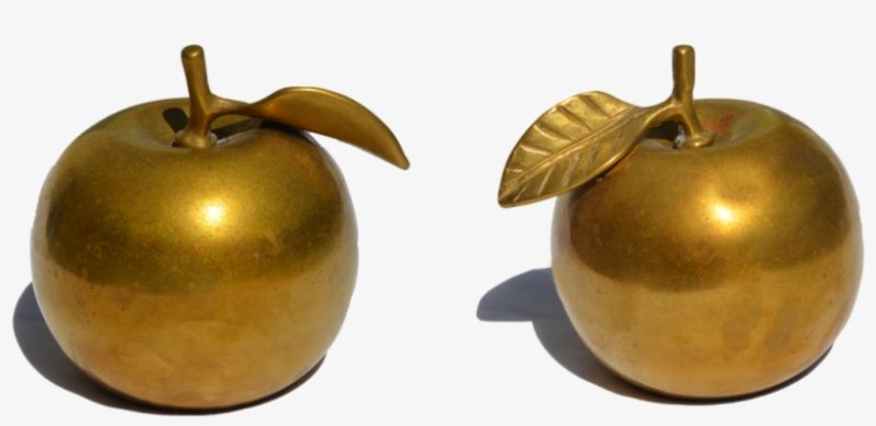 Золотое яблоко на прозрачном фоне