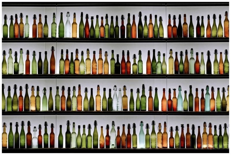 Бутылки на полке