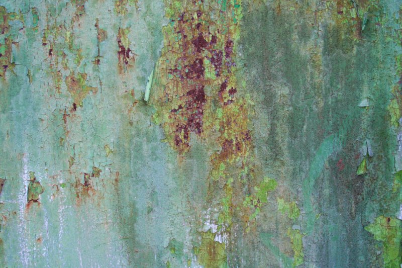 Зеленый метал с ржавченой
