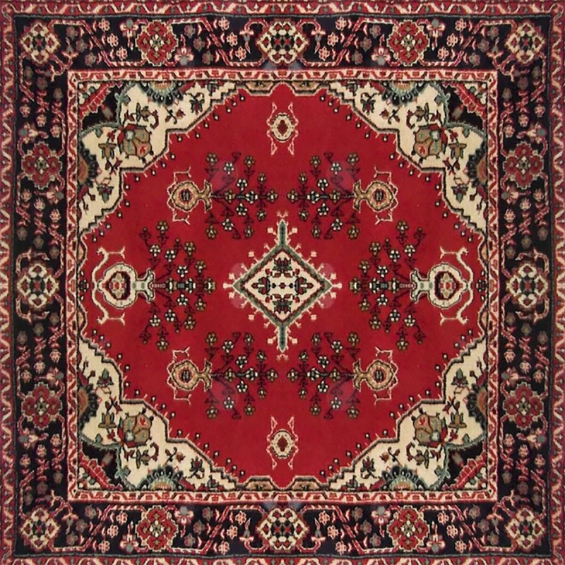 Ковер красный с узорами