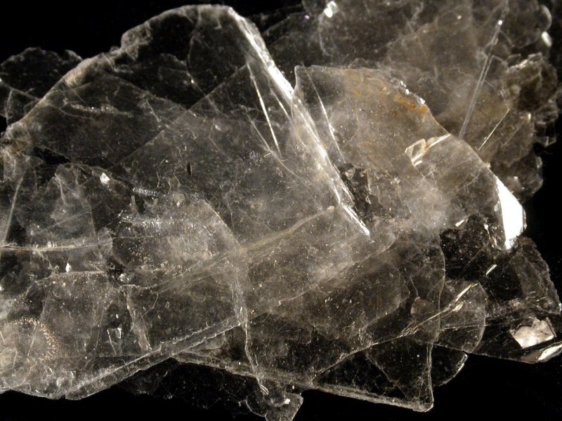 Мусковит (белая калиевая слюда)