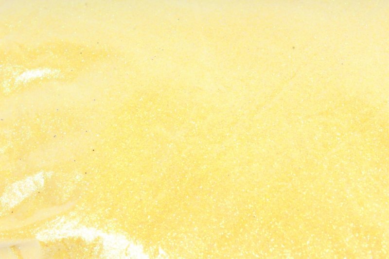 Светло желтый