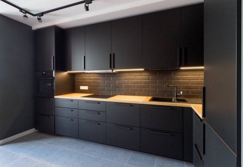 Современный кухонный гарнитур прямой