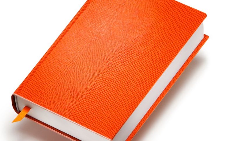 Книга с оранжевой обложкой