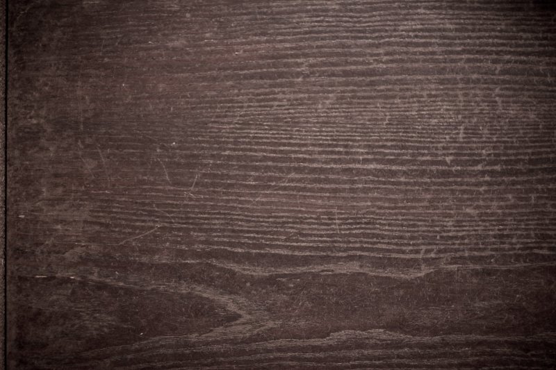 Темное дерево