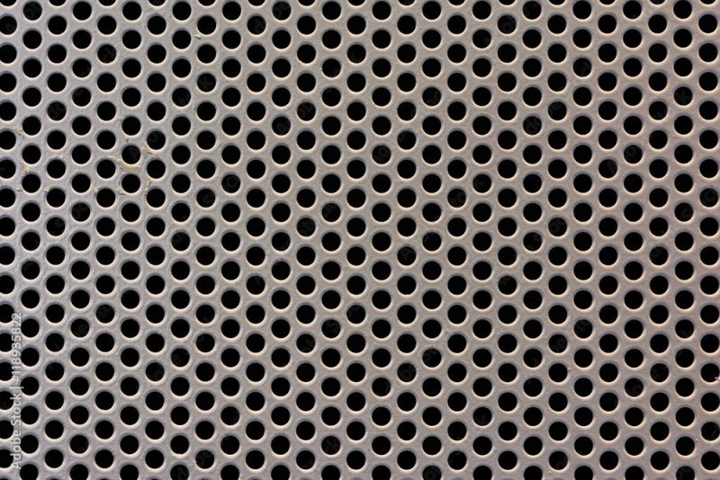 Металлический лист с отверстиями