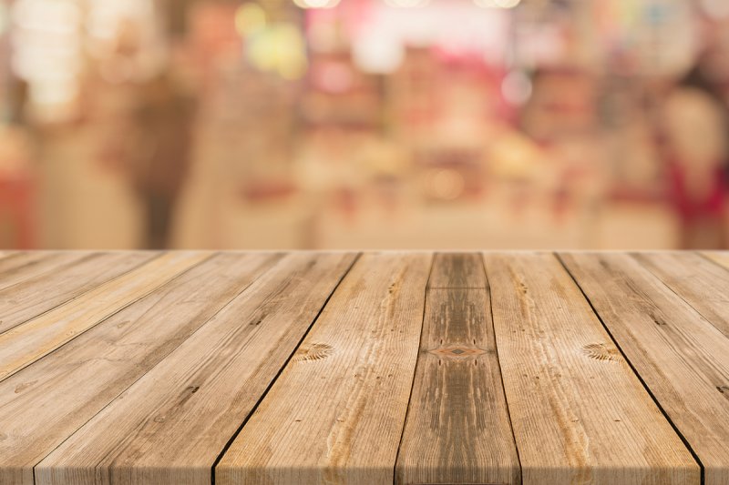 Деревянная поверхность стола