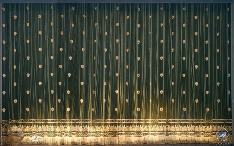 Занавес в театре