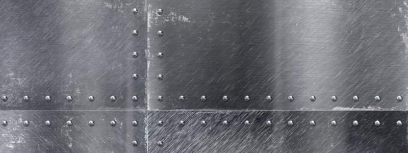 Металл с заклепками