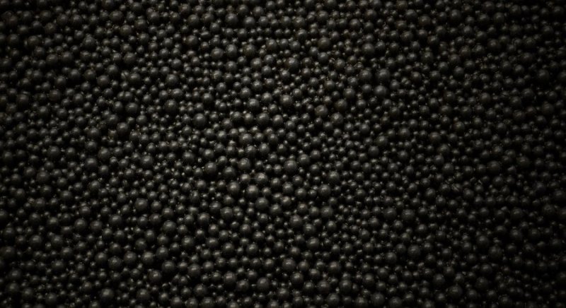 Икра на черном фоне