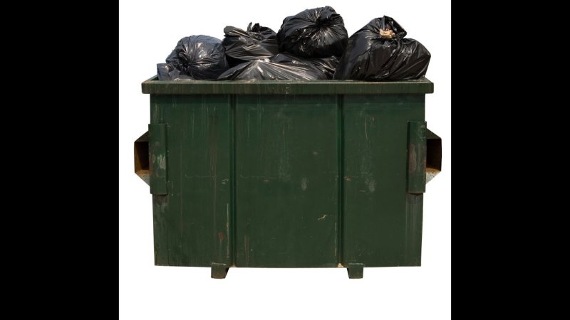 Мусорный бак на белом фоне