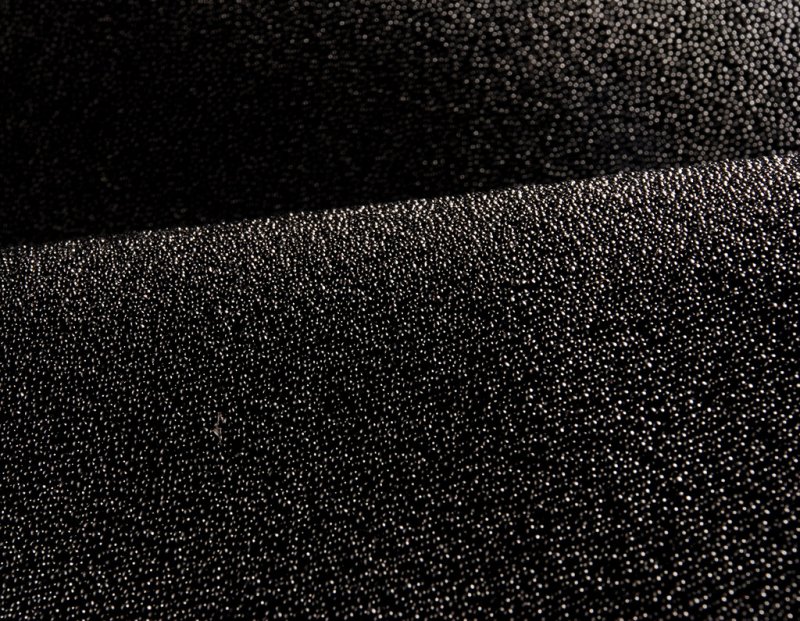 Икра на черном фоне