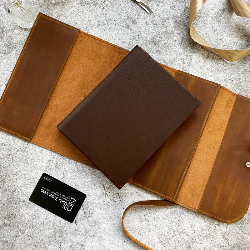 Кожаная обложка для ежедневника