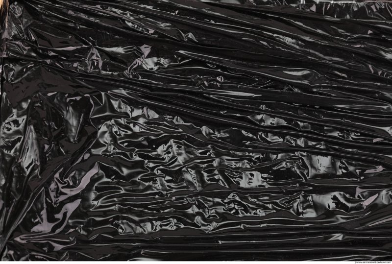 Мятая черная пленка