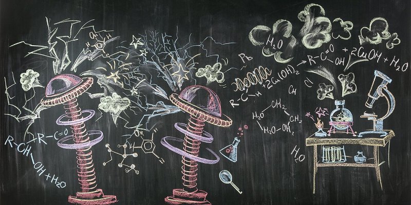 Рисунки мелками на доске