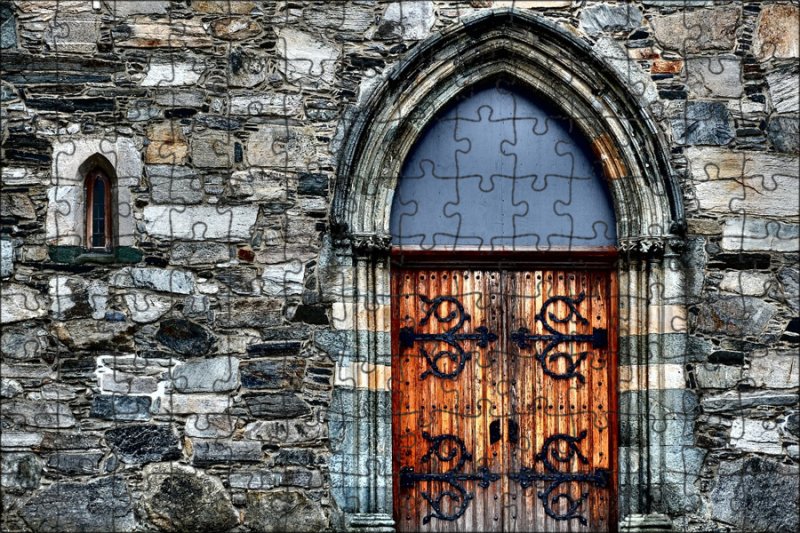 Окно в средневековом стиле