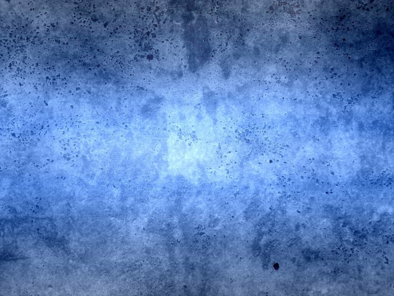 Синяя бетонная стена