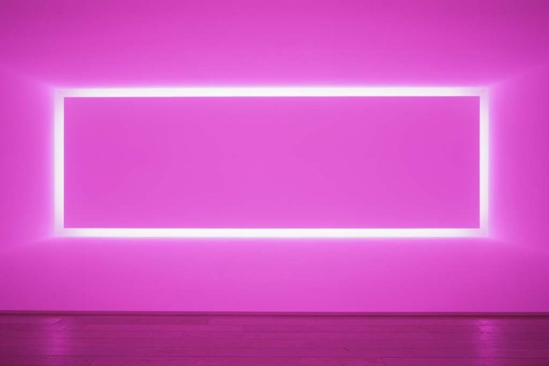 Неоновый розовый