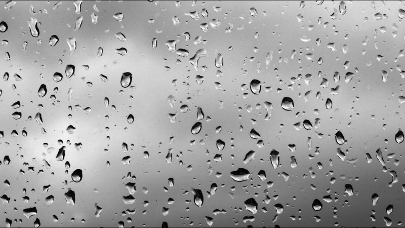 Капли на стекле