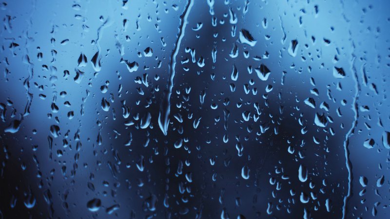 Капли на стекле