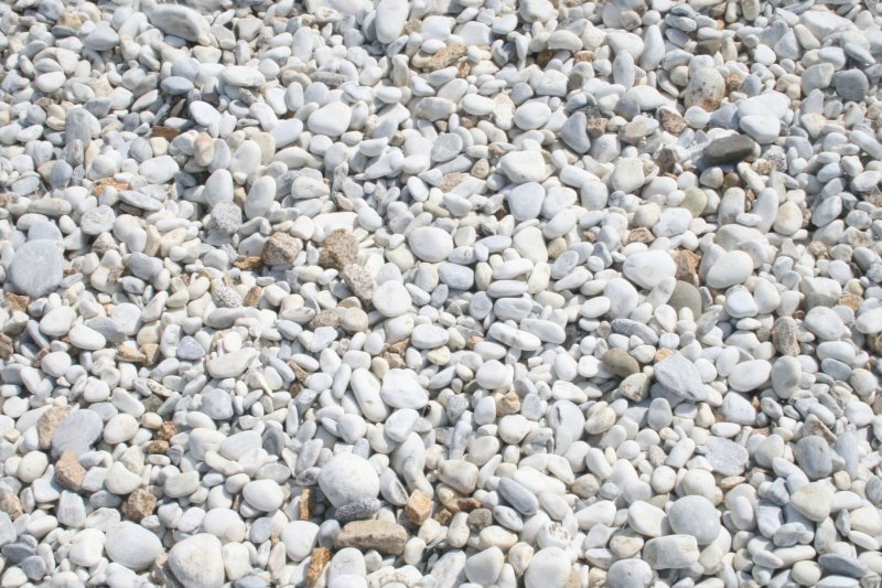 Мелкая белая галька
